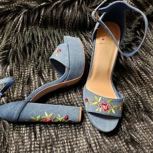 Jean heels with Roses, size 8.5